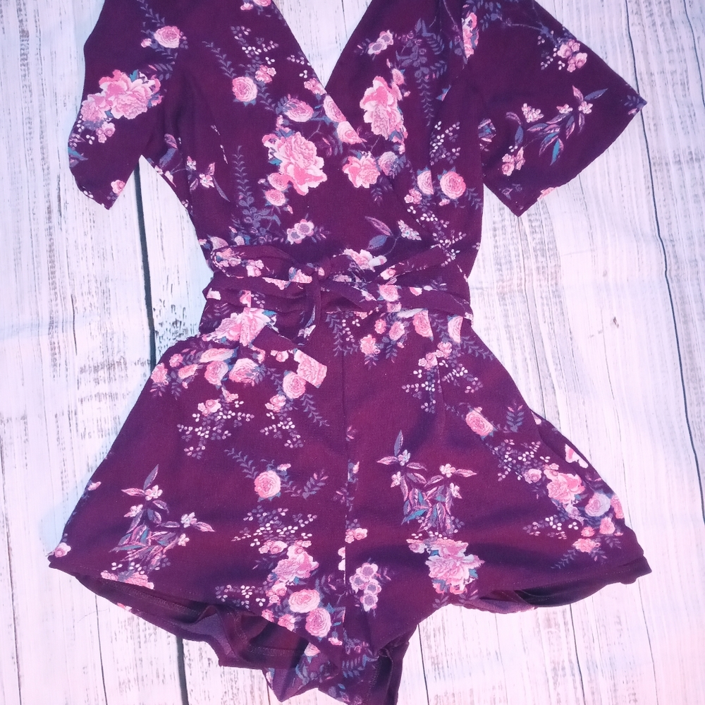 Romper - Picture 2 of 4